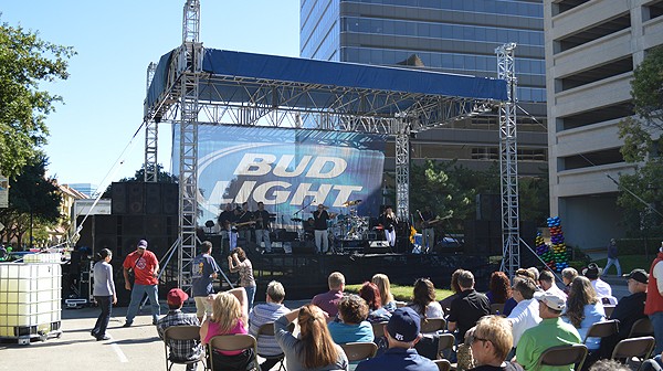 Selecting the Best Production Vendor for Your Outdoor Festivals