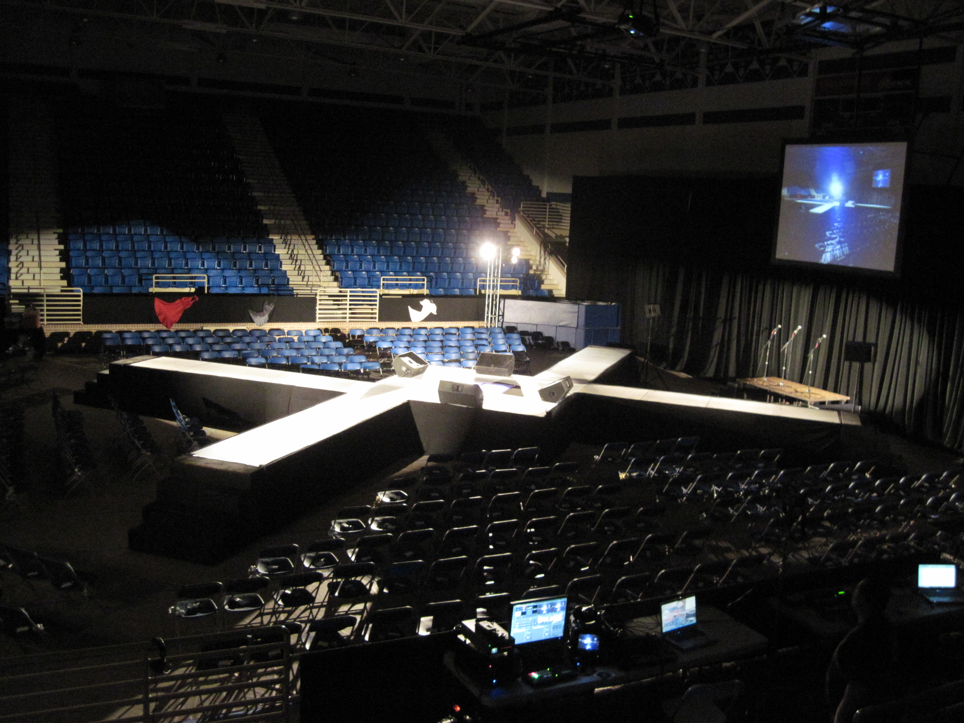 American Runway Rental::The Place for Fashion Show LED Runways/Catwalks and  Stages