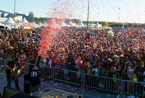 Confetti Blower at an outdoor concert event
